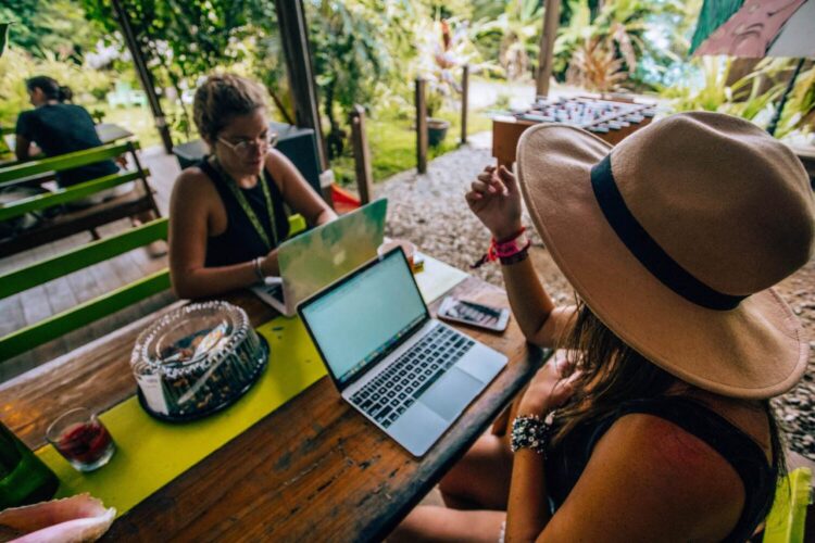 Digital Nomads: Essential Tech for Remote Life